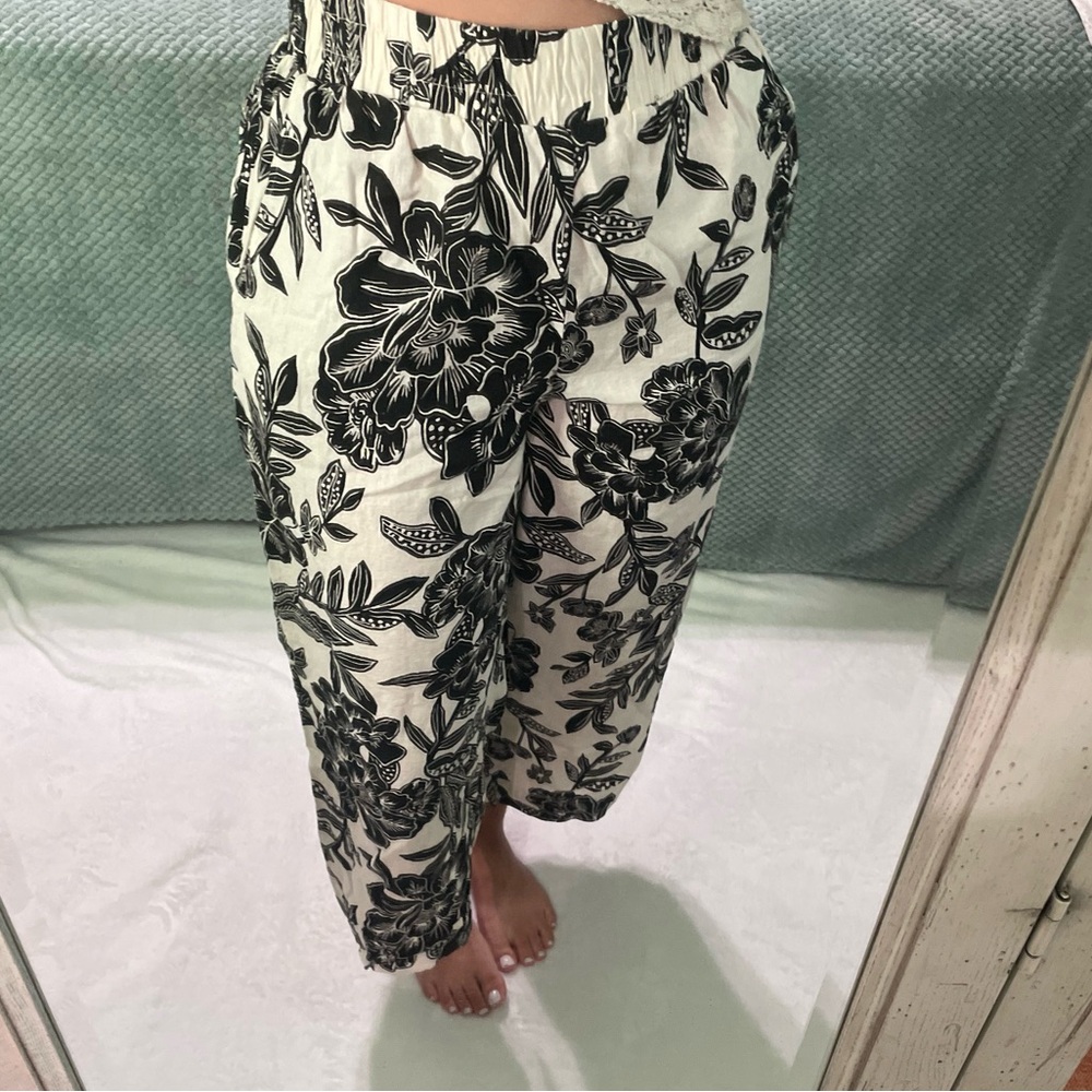 Floral Black and White Set - Picture 5 of 6